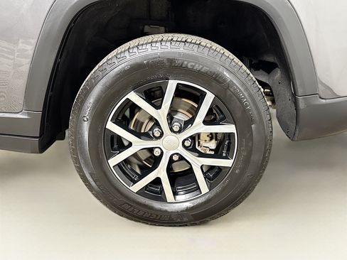 Used 2024 Jeep Grand Cherokee Limited w/ Trailer Tow Package AWD/4WD image 30