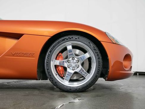 Used 2005 Dodge Viper SRT-10 w/ Copperhead Edition Group RWD image 11