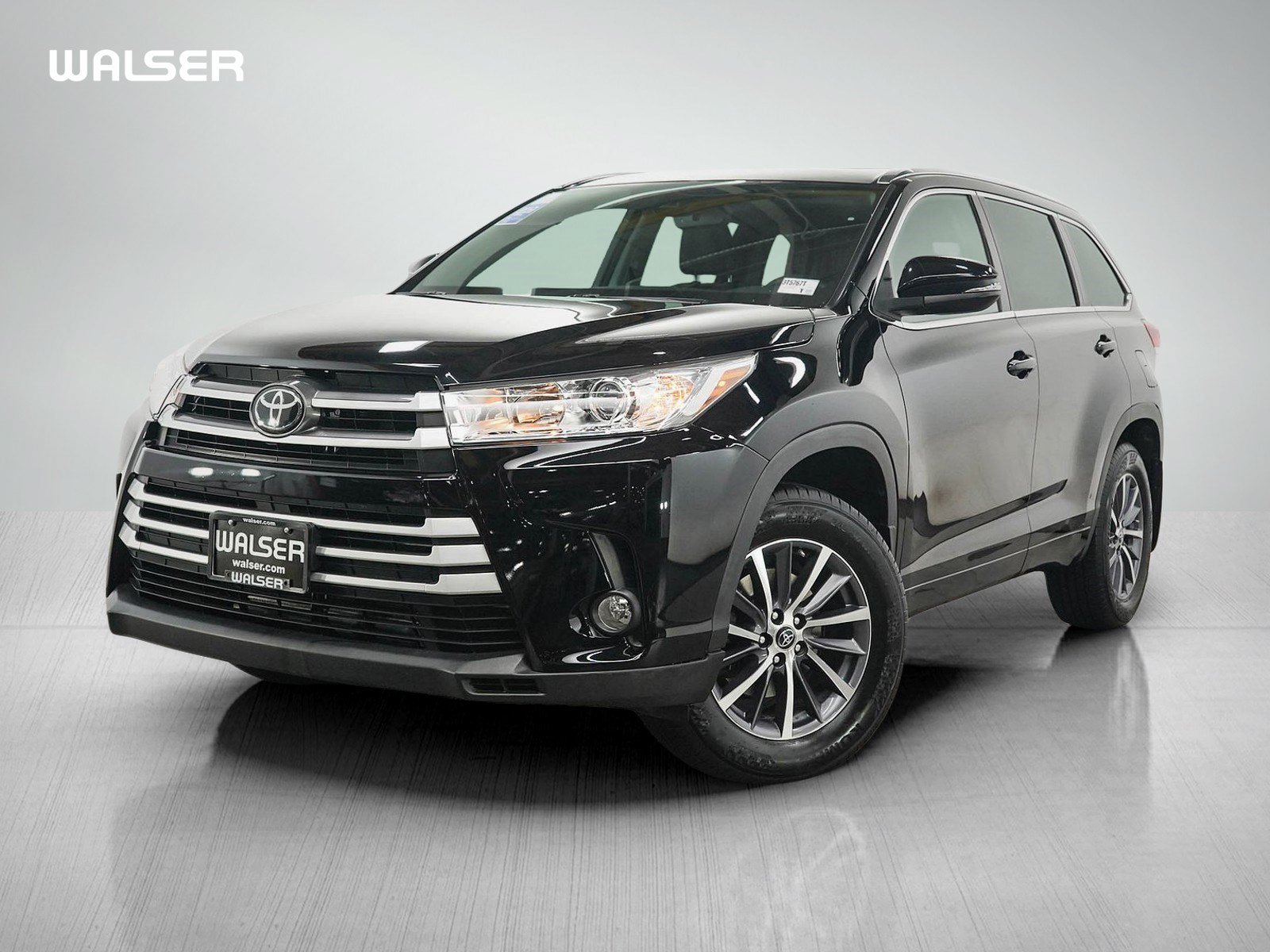 Used 2017 Toyota Highlander XLE AWD/4WD image 1