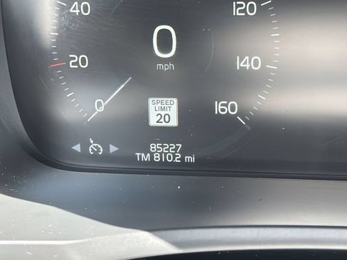 Used 2017 Volvo XC90 T6 Momentum w/ Vision Package AWD/4WD image 34