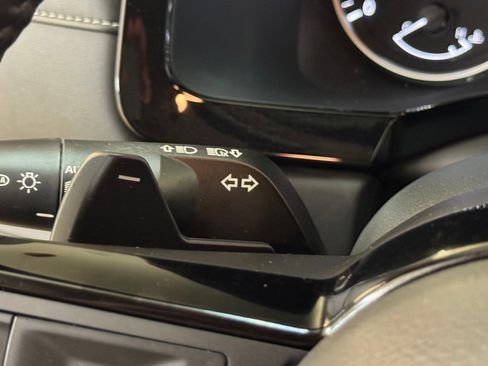 Used 2023 Nissan Pathfinder SL image 39