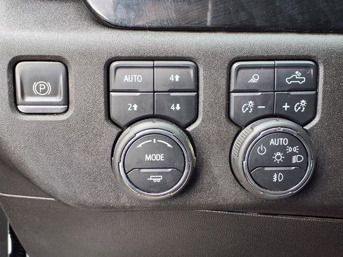 Used 2024 Chevrolet Silverado 2500 LTZ w/ LTZ Convenience Package AWD/4WD image 9