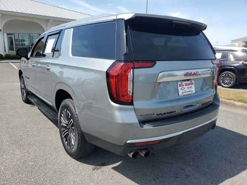 Used 2023 GMC Yukon XL Denali AWD/4WD image 3