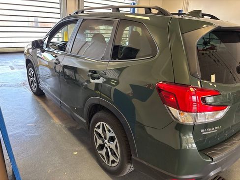 Used 2023 Subaru Forester Premium AWD/4WD image 8