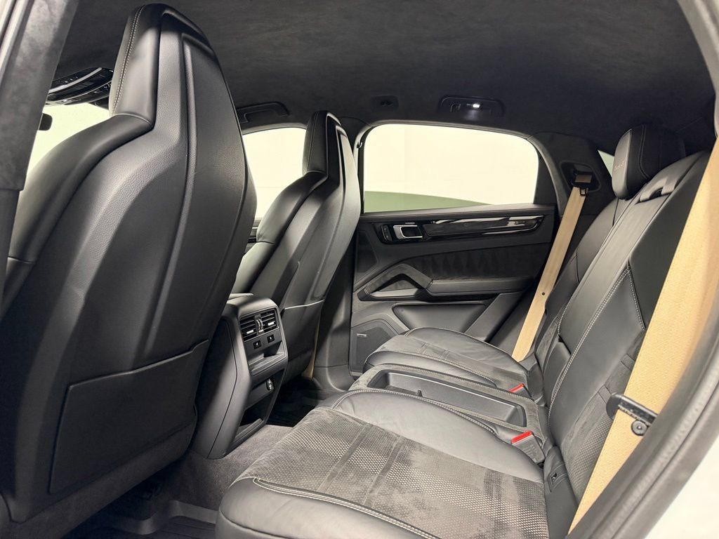 Certified 2023 Porsche Cayenne Turbo GT AWD/4WD image 44