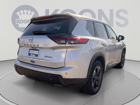 Used 2024 Nissan Rogue SV AWD/4WD image 7
