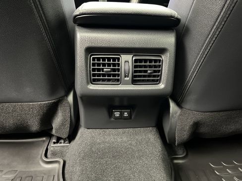 Used 2025 Toyota Camry XLE image 12