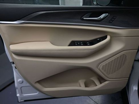 New 2025 Jeep Grand Cherokee Limited w/ Trailer Tow Package image 27