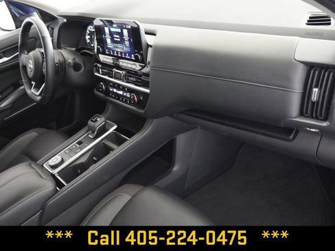 Used 2025 Nissan Pathfinder SL AWD/4WD image 20