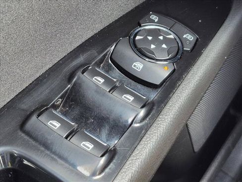 Used 2016 Ford Fusion SE FWD image 14