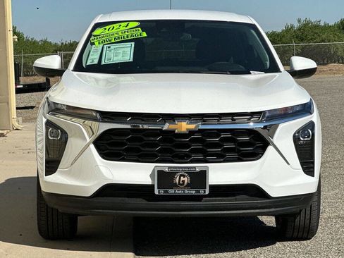 Used 2024 Chevrolet Trax LS w/ LS Convenience Package image 9