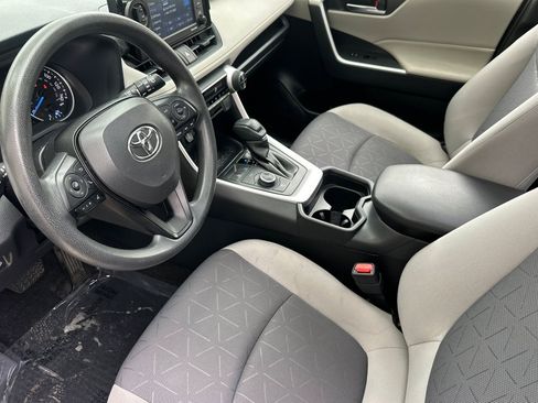 Used 2021 Toyota RAV4 XLE w/ Convenience Package image 4