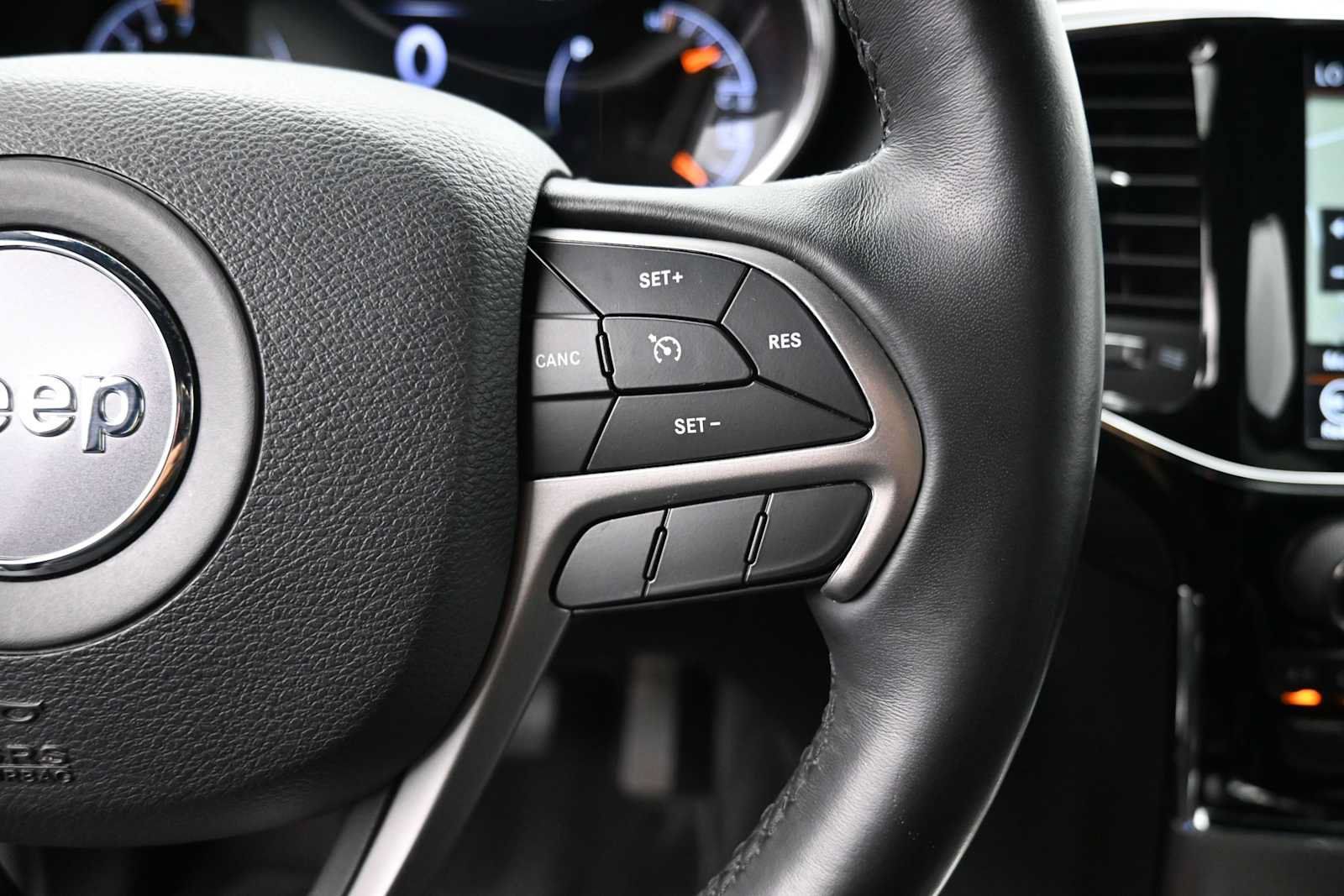 Used 2019 Jeep Grand Cherokee Altitude AWD/4WD image 14