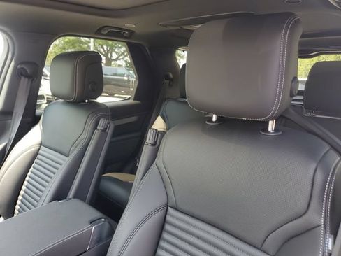 Used 2026 Land Rover Discovery Limited Edition AWD/4WD image 19
