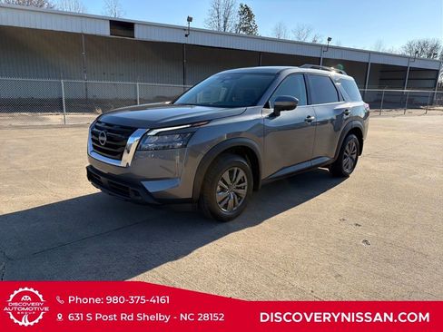 New 2025 Nissan Pathfinder SV image 2