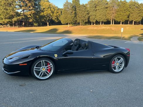 Used 2013 Ferrari 458 Spider image 11
