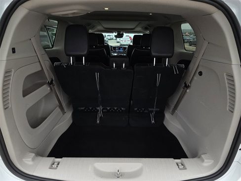 Used 2023 Chrysler Pacifica Limited image 16