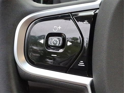 Certified 2025 Volvo XC60 B5 Plus image 16