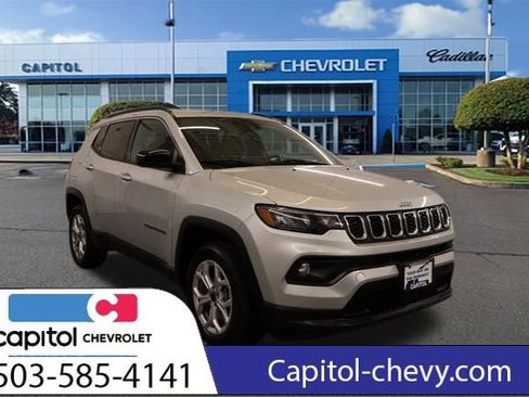 Used 2025 Jeep Compass Latitude image 1