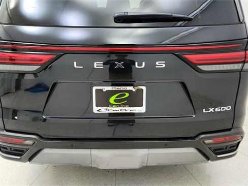 Used 2024 Lexus LX 600 4WD w/ Luxury Package image 11