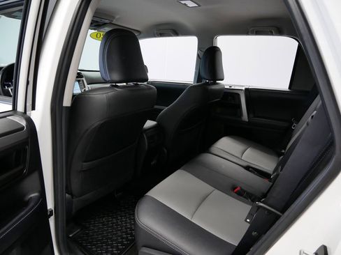 Used 2020 Toyota 4Runner SR5 Premium image 7