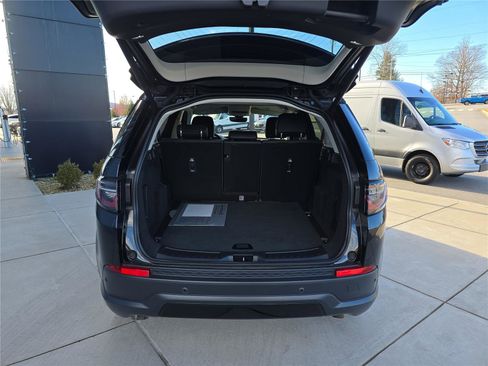 Used 2023 Land Rover Discovery Sport S image 6