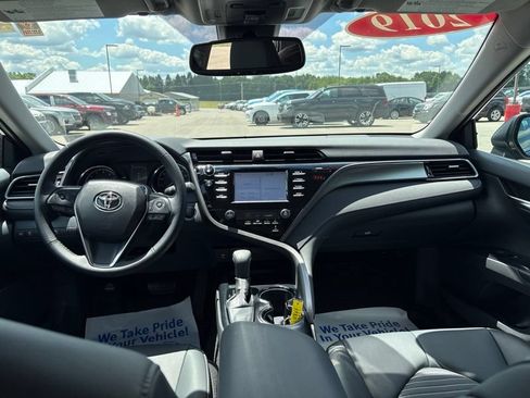 Used 2019 Toyota Camry SE w/ Convenience Package FWD image 17