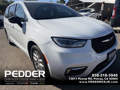 Used 2024 Chrysler Pacifica Touring