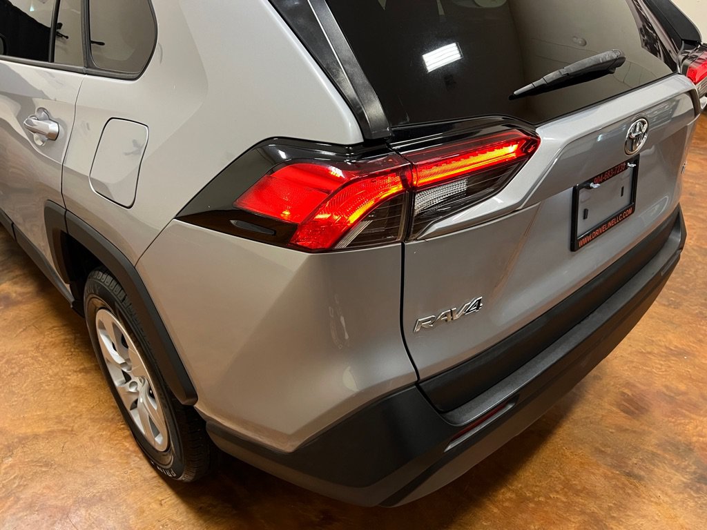 Used 2019 Toyota RAV4 LE FWD image 39