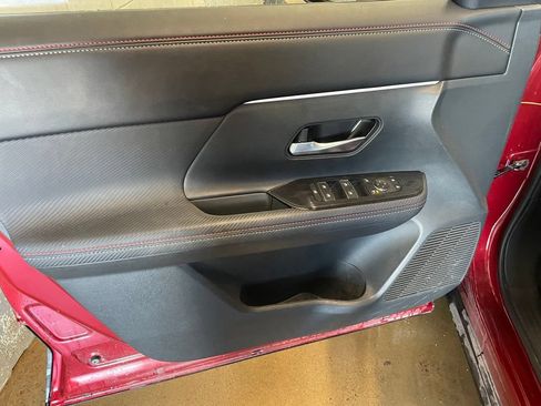 Certified 2025 Nissan Kicks SR FWD image 9