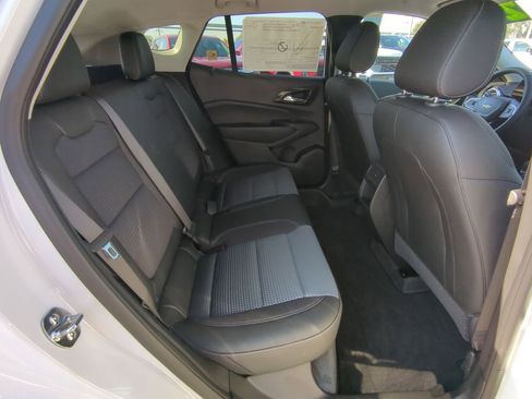 Used 2025 Chevrolet Trax LT w/ Driver Confidence Package image 28