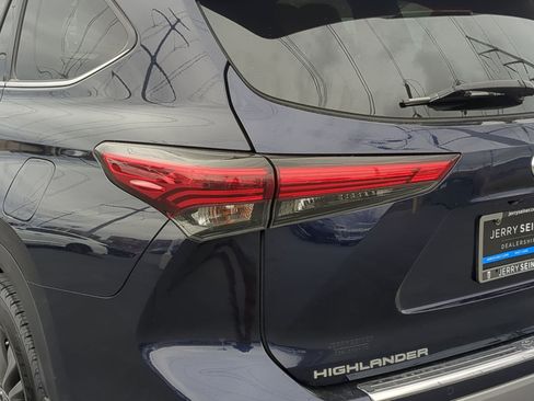Used 2021 Toyota Highlander Platinum image 12