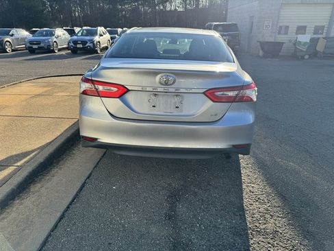 Used 2018 Toyota Camry LE image 5