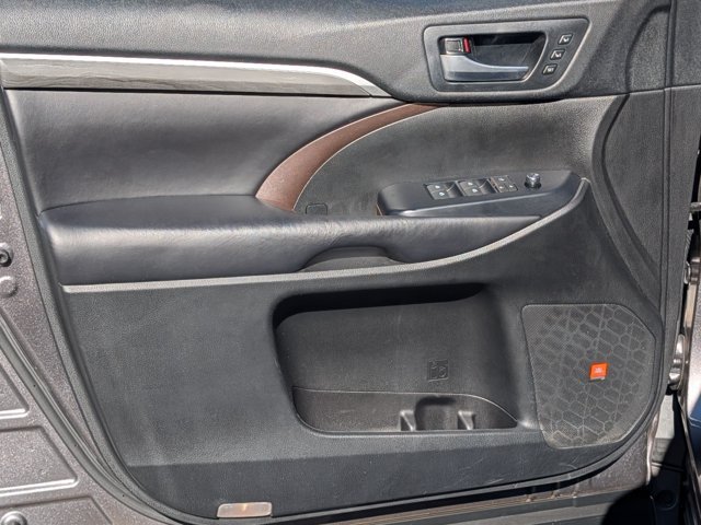 Used 2018 Toyota Highlander Limited AWD/4WD image 10