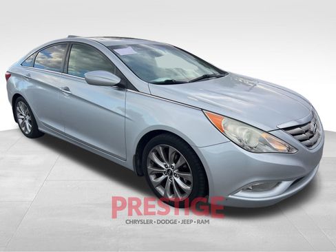 Used 2012 Hyundai Sonata SE w/ Navigation & Sunroof Pkg image 4