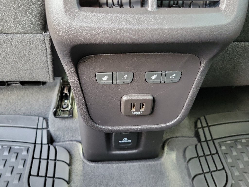 Used 2024 Chevrolet Equinox Premier AWD/4WD image 37