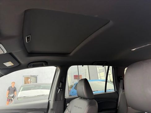 Used 2024 Honda Passport Black Edition image 11