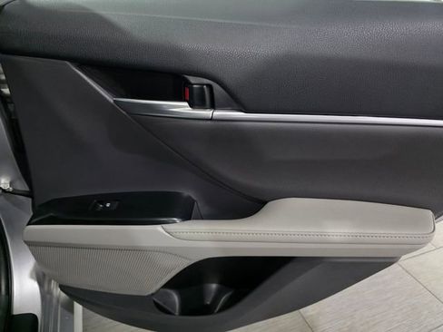 Used 2020 Toyota Camry XLE w/ Navigation Package FWD image 12