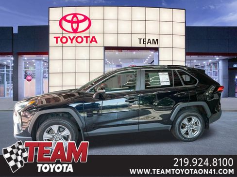 Used 2023 Toyota RAV4 LE AWD/4WD image 1