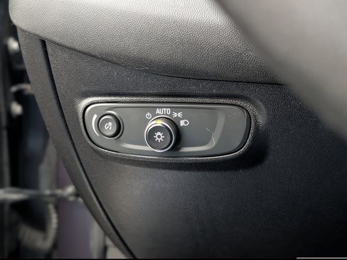 Used 2019 Chevrolet Equinox LT image 23