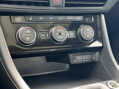Certified 2024 Volkswagen Jetta SE FWD image 15
