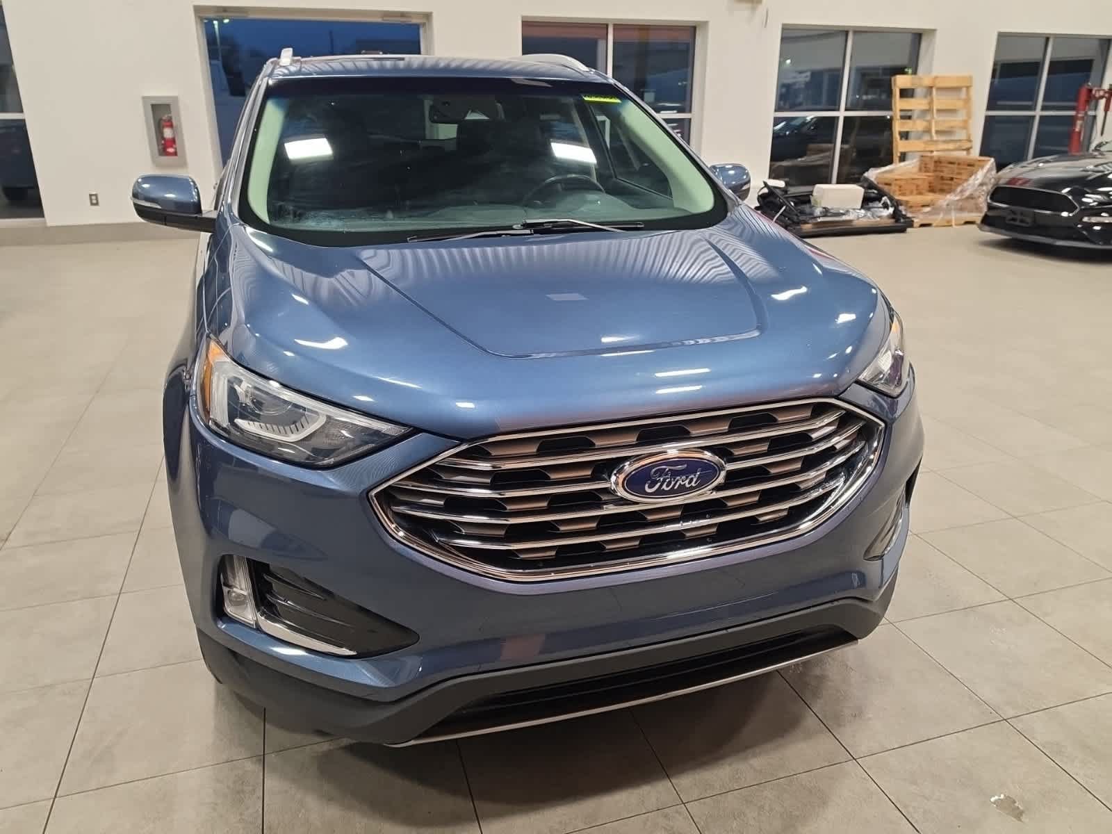 Used 2019 Ford Edge SEL w/ Equipment Group 201A AWD/4WD image 3