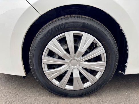 Used 2017 Toyota Corolla LE FWD image 33