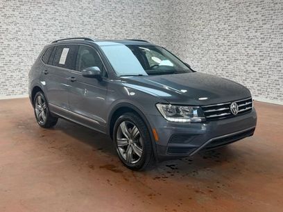 Used 2018 Volkswagen Tiguan SE w/ Panoramic Sunroof Package