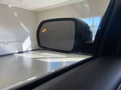 Used 2024 Ford Edge SEL image 39