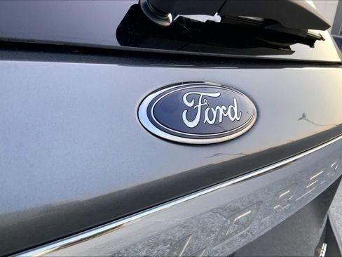Used 2021 Ford Explorer XLT w/ Equipment Group 202A AWD/4WD image 10