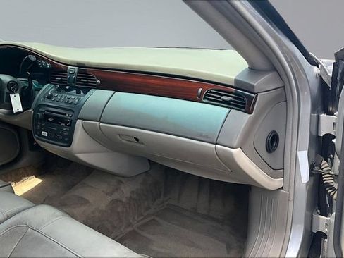 Used 2005 Cadillac De Ville w/ Limited Edition Package FWD image 25