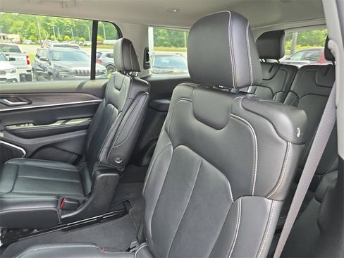 Used 2022 Jeep Grand Cherokee L Limited image 16