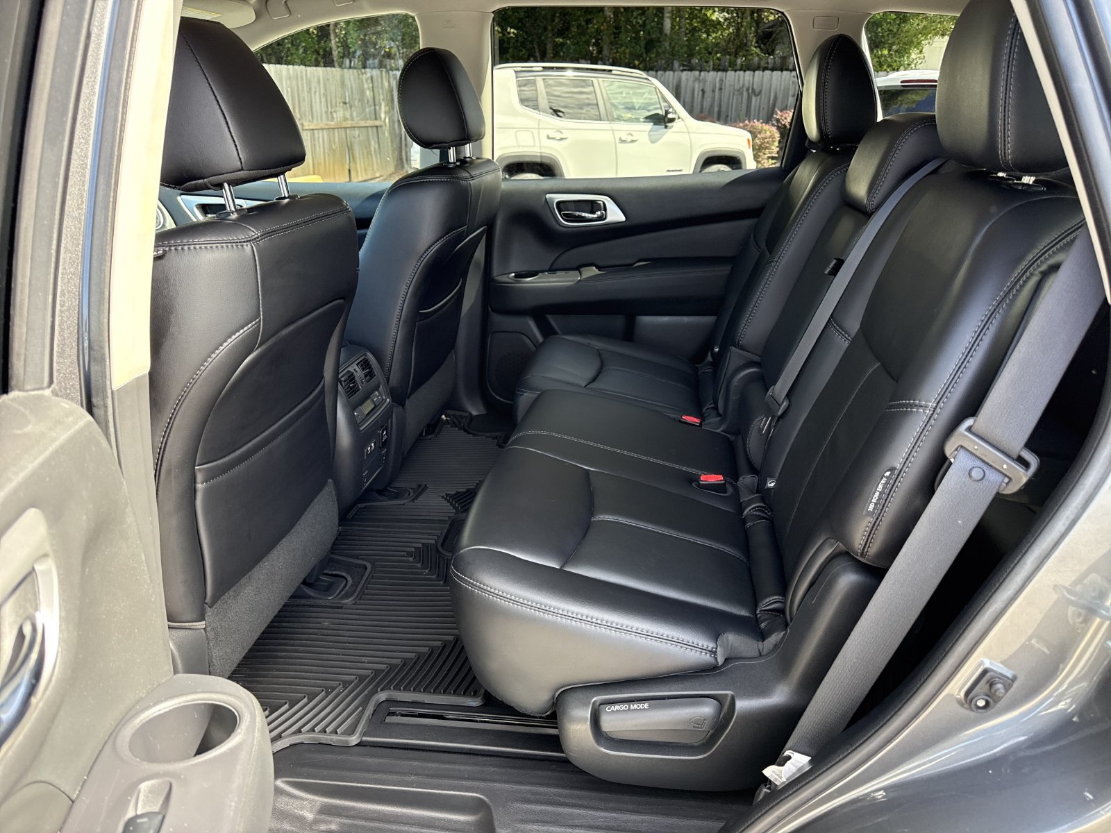 Used 2019 Nissan Pathfinder SL FWD image 10
