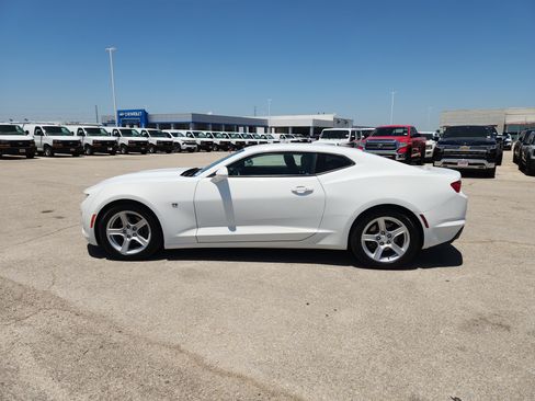 Used 2023 Chevrolet Camaro LT RWD image 4